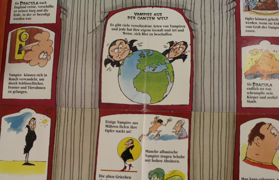 Nahaufnahme eines Textes von dem Pop-up-Buch "Graf Dracula"