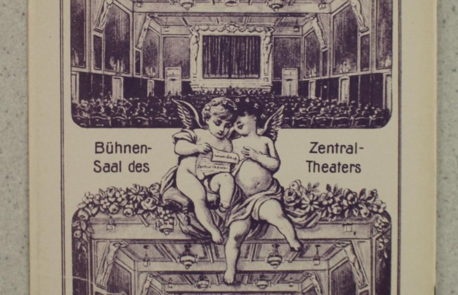 Das Bild zeigt das Programmheft des Zentraltheaters für Kinematographie in Frontansicht. Der Flyer ist schwarz-weiß.